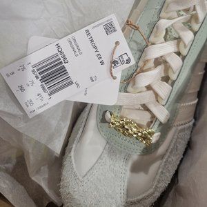 Brand New Sneakers / Size 9 / adidas classic